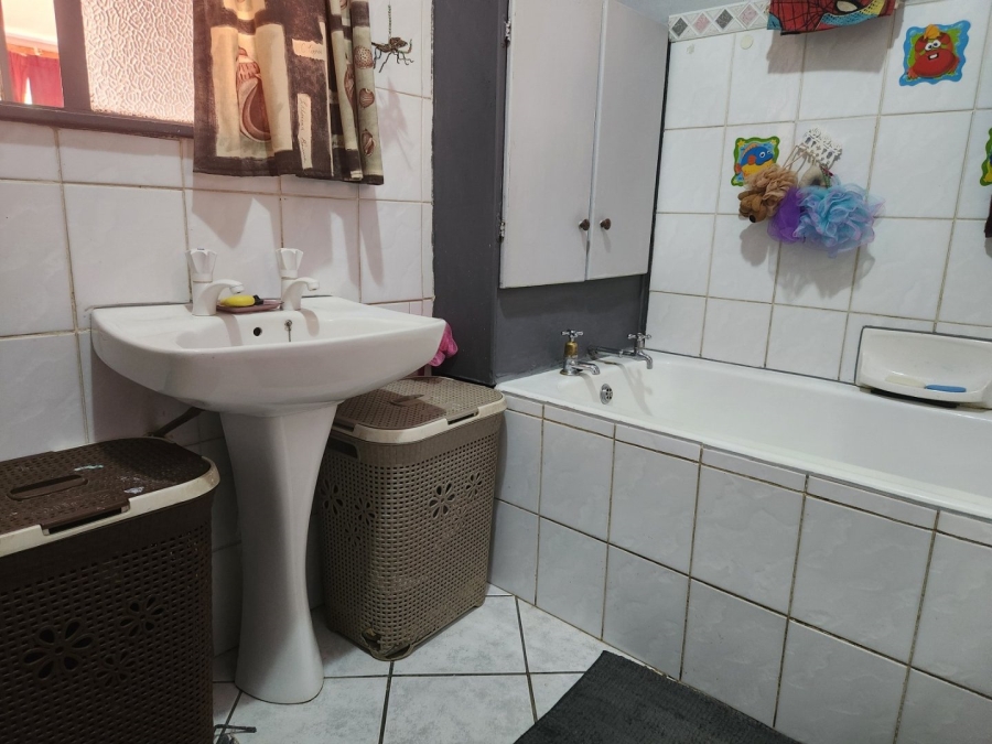 4 Bedroom Property for Sale in Die Rand Northern Cape